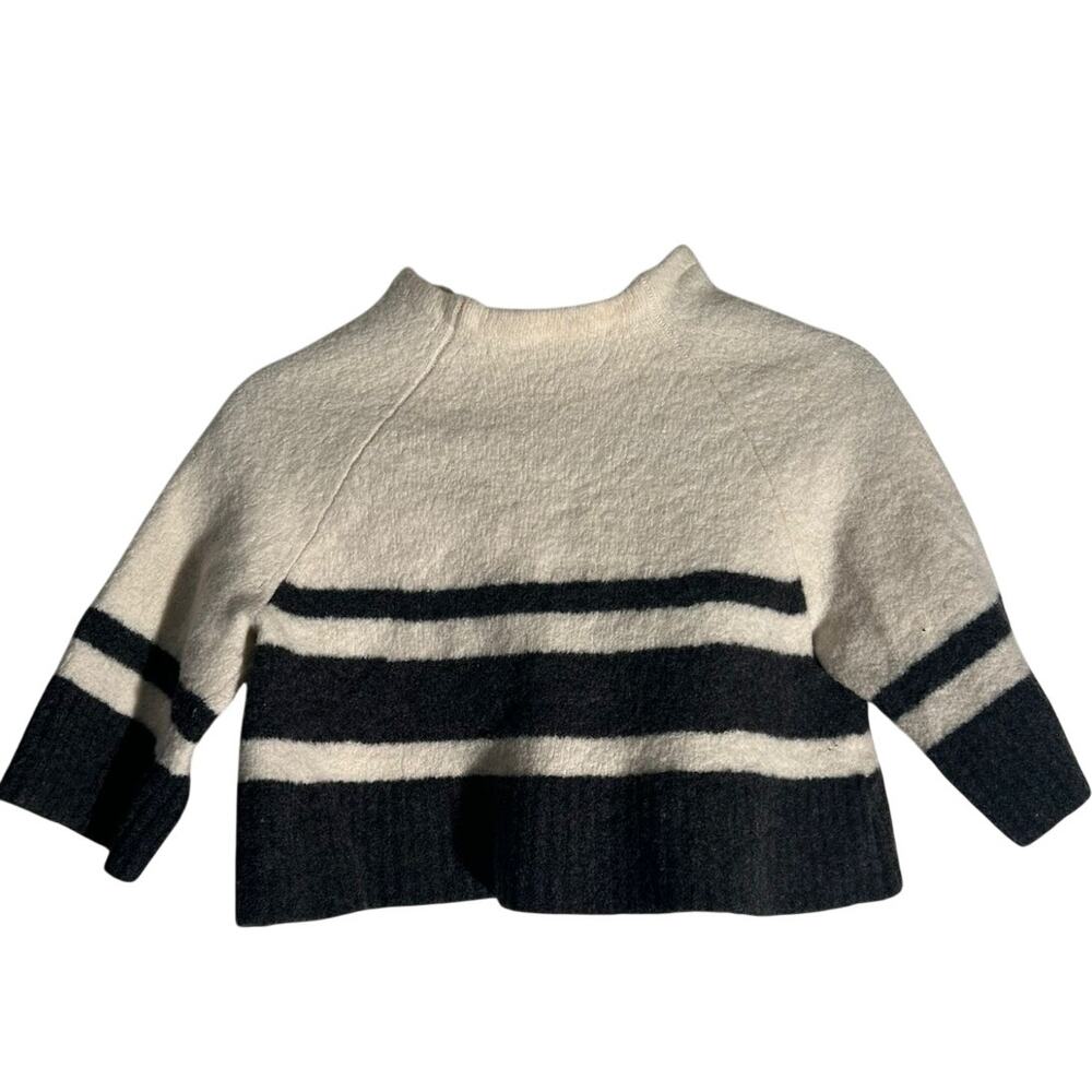 Banana Republic Black and White Crop Top - Size Small - Picture 3 of 6
